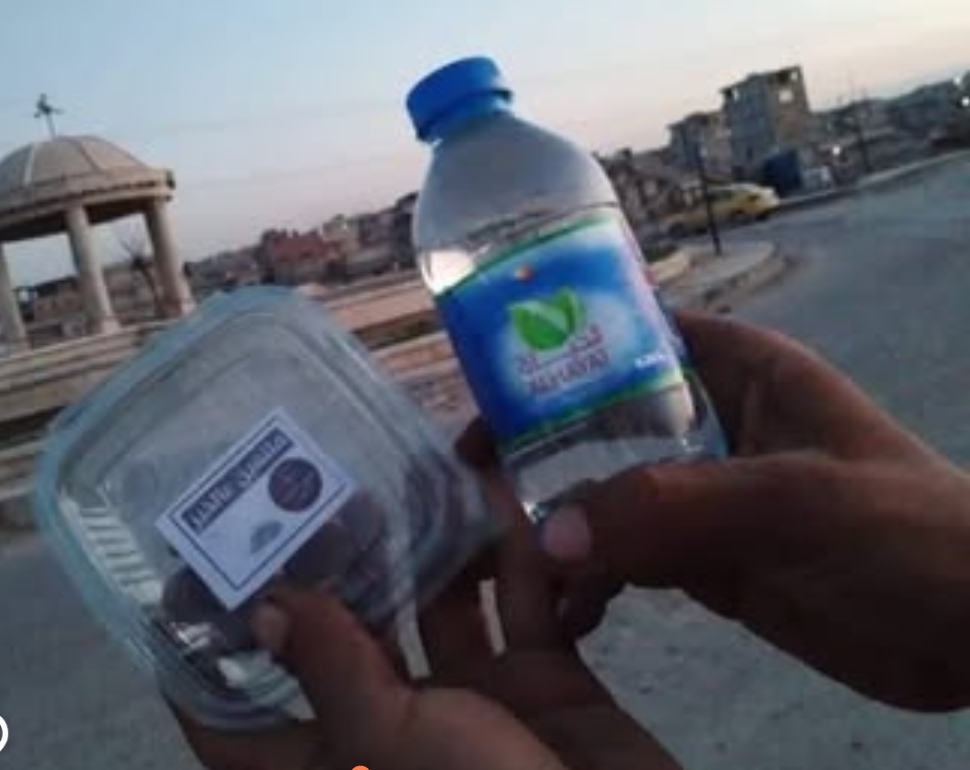 تمر ماء داخل المصلى