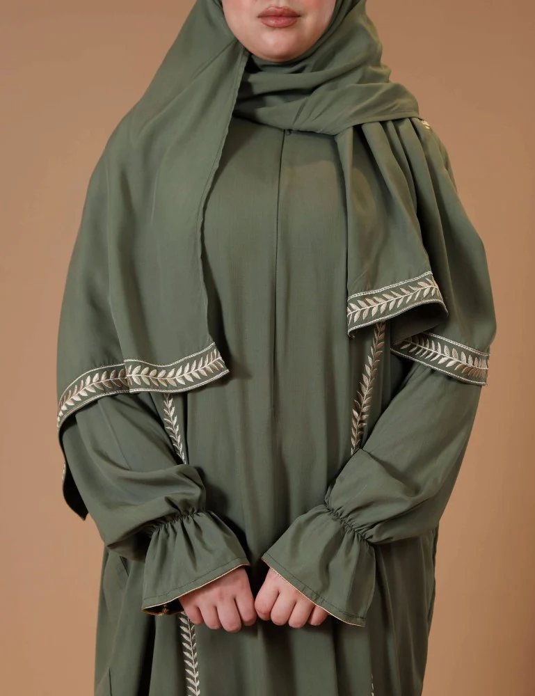 توزيع أثواب صلاة للسيدات و الصبايا